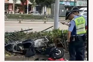 好哥们！潘玮柏头戴贝雷帽 出席易建联退役仪式